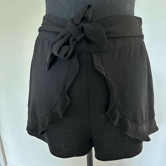 Black tie waist shorts - Picture 1 of 6